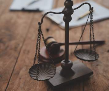 Νόμος Κατσέλη: Τι αλλάζει μετά την απόφαση της Ολομέλειας του Αρείου Πάγου για τον υπολογισμό των τόκων